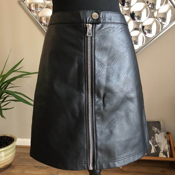 Topshop Dresses & Skirts - Topshop Black Faux Leather Zipper Skirt US 12 Tall
